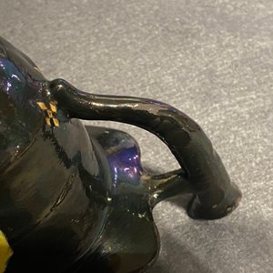 Une aiguière casque en porcelaine de Chine à décor de trompettes sur fond noir d'après Pronk, Qianlong — photo 13