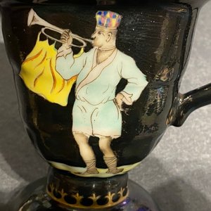 Une aiguière casque en porcelaine de Chine à décor de trompettes sur fond noir d'après Pronk, Qianlong — photo 16