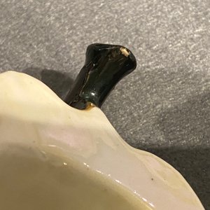Une aiguière casque en porcelaine de Chine à décor de trompettes sur fond noir d'après Pronk, Qianlong — photo 20