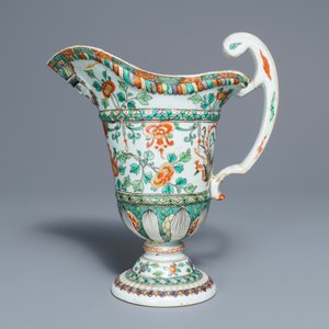 Une aiguière casque en porcelaine de Chine famille verte, Kangxi — photo 2