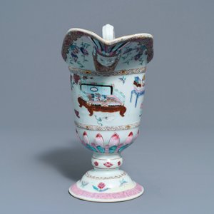 Une aiguière casque et une théière en porcelaine de Chine famille rose, Yongzheng — photo 3