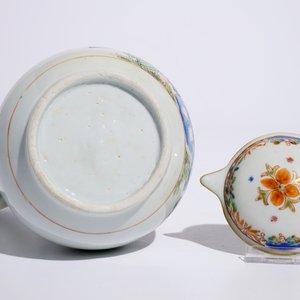 Une aiguière couverte et son bassin en porcelaine de Chine famille rose, Qianlong — photo 9