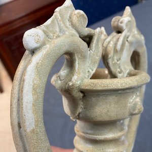 Une amphore à anses dragons en grès émaillé crème, Sui/Tang — photo 16