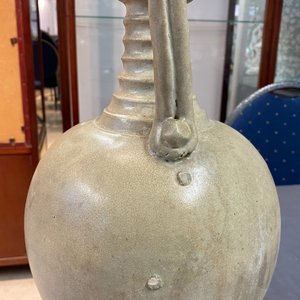 Une amphore à anses dragons en grès émaillé crème, Sui/Tang — photo 23