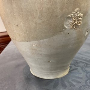 Une amphore à anses dragons en grès émaillé crème, Sui/Tang — photo 9