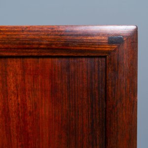 Une armoire à deux portes aux panneaux sculptés à décor floral en bois, Chine, 19ème — photo 6