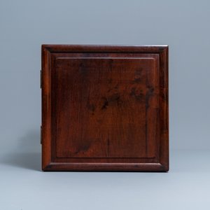Une armoire à déux portes en bois de hongmu, Chine, République — photo 4