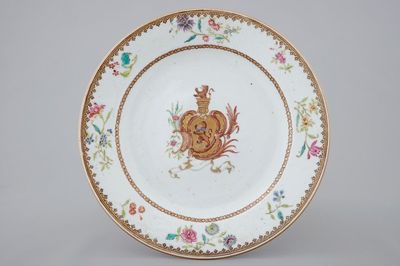 Une assiette armoiriée en porcelaine de Chine famille rose pour l'export, Qianlong, 18ème