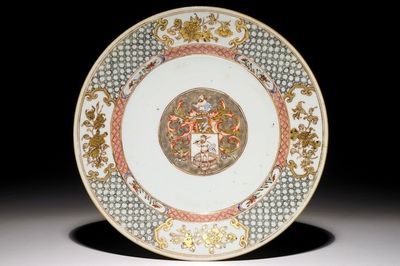 Une assiette armoriée de Tuineman en porcelaine de Chine famille rose pour le marché hollandais, Yongzheng