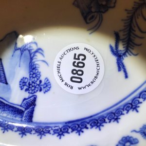 Une assiette armoriée en porcelaine de Chine bleu et blanc pour le marché anglais, Qianlong — photo 8