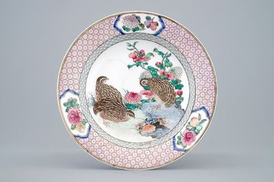 Une assiette aux cailles en porcelaine de Chine coquille d'oeuf famille rose au dos rouge rubis, Yongzheng, 1723-1735