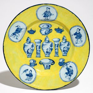 Une assiette 'Echantillon' en faïence de Delft bleu et blanc sur fond jaune, 18ème — photo 1