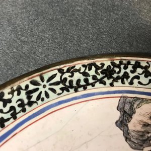 Une assiette en émaux de Canton à décor de pêcheurs, Chine, Qianlong — photo 3