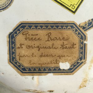 Une assiette en faïence à décor de cartes à jouer, poss. Ferrat, Moustiers, ou Nevers, 18ème — photo 6