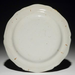 Une assiette en faïence à décor maçonnique, poss. Ferrat, Moustiers, ou Nevers, 18ème — photo 2