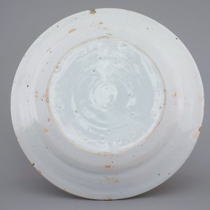 Une assiette en faïence de Bruxelles au décor de Cupidon, vers 1780 — photo 2