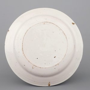 Une assiette en faïence de Bruxelles, décor d'un cavalier, 18ème — photo 2