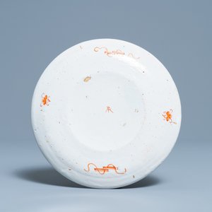 Une assiette en faïence de Delft doré à décor d'un paon, 18ème — photo 2