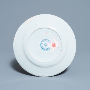 Une assiette en faïence de Delft polychrome à technique mixte, 18ème — photo 2