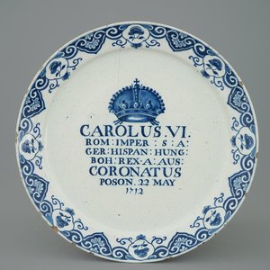 Une assiette en faïence de Delft pour le couronnement de Charles VI du Saint-Empire, ca. 1722 — photo 1
