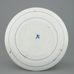 Une assiette en faïence de Delft pour le couronnement de Charles VI du Saint-Empire, ca. 1722 — photo 2