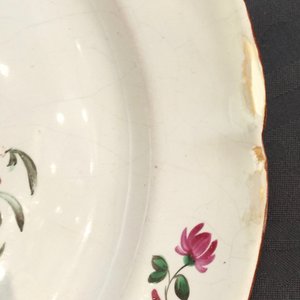 Une assiette en faïence de l'est à décor d'un ours, Les Islettes ou Moustiers, 18ème — photo 3