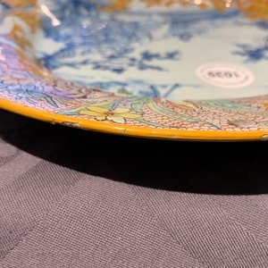Une assiette en faïence polychrome de Delft à décor pastoral, 18ème — photo 6