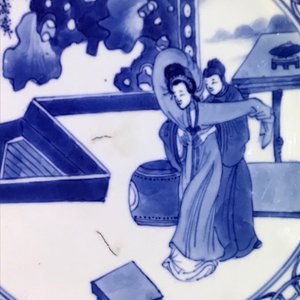 Une assiette en forme de lotus en porcelaine de Chine bleu et blanc, marque et époque de Kangxi — photo 4