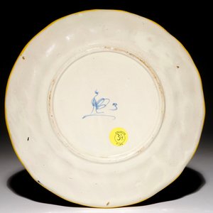 Une assiette en majolique italienne à décor d'un putto, Cantagalli, 19ème — photo 2
