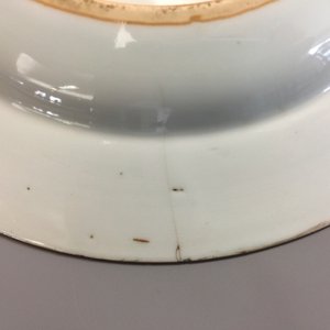 Une assiette en porcelaine de Chine aux armes de Blonkebijl des Pays-Bas et daté 1733, Yongzheng — photo 3