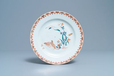 Une assiette en porcelaine de Chine de style Kakiemon à décor de cailles, Qianlong