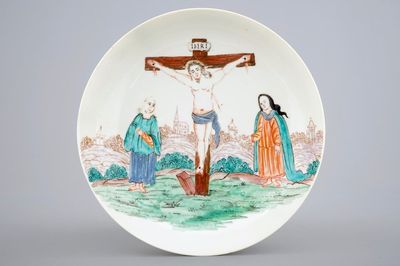 Une assiette en porcelaine de Chine d'exportation à décor hollandais d'un calvaire, Qianlong