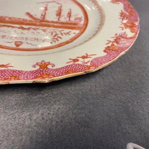Une assiette en porcelaine de Chine d'exportation pour la 'Nordic Society' datée 1785 et une à inscription 'Dus Leydons Vriendschap', Qianlong — photo 12