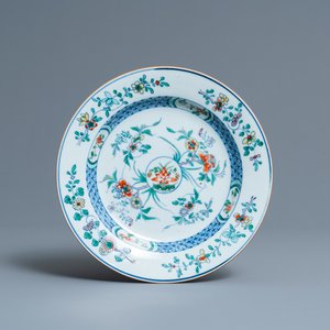Une assiette en porcelaine de Chine doucai, Kangxi — photo 1