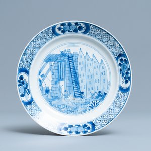 Une assiette en porcelaine de Chine en bleu et blanc à décor de 'La Rébellion de Rotterdam', marque de Chenghua, Kangxi — photo 1