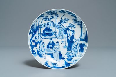 Une assiette en porcelaine de Chine en bleu et blanc à décor des 'Sept sages dans la forêt de bambou', marque de Xuande, Kangxi