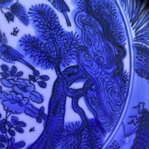 Une assiette en porcelaine de Chine en bleu et blanc de type kraak, marque d'une aigrette, Wanli — photo 3