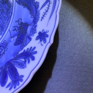 Une assiette en porcelaine de Chine en bleu et blanc de type kraak, marque d'une aigrette, Wanli — photo 7