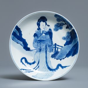 Une assiette en porcelaine de Chine en bleu et blanc semi-coquille d'oeuf, Kangxi — photo 1