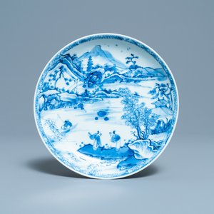 Une assiette en porcelaine de Chine en bleu et blanc, Yongzheng — photo 1