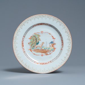 Une assiette en porcelaine de Chine famille rose à décor de la fable 'Le Loup et le Chien' d'après de la Fontaine, Qianlong — photo 1