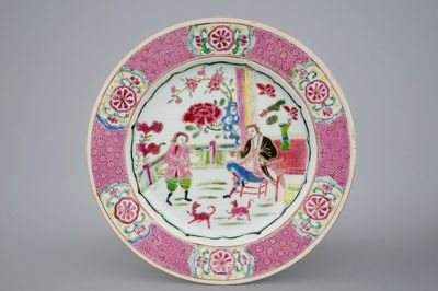 Une assiette en porcelaine de Chine famille rose à décor d'Européens, Yongzheng (1723-1735)