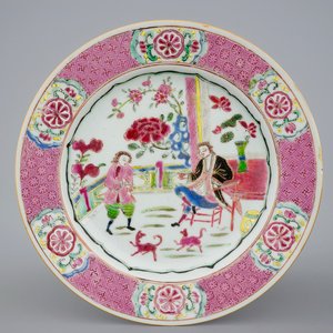 Une assiette en porcelaine de Chine famille rose à décor d'Européens, Yongzheng (1723-1735) — photo 1