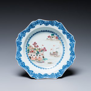 Une assiette en porcelaine de Chine famille rose à décor du 'Fort Folly' et une paire de pots couverts de Samson, Qianlong et 19ème — photo 2