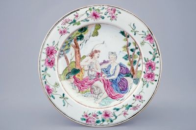 Une assiette en porcelaine de Chine famille rose à décor mythologique d'Apollon et Daphne, Yongzheng