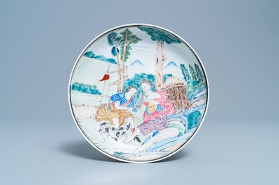 Une assiette en porcelaine de Chine famille rose à décor mythologique pour le marché européen, Qianlong