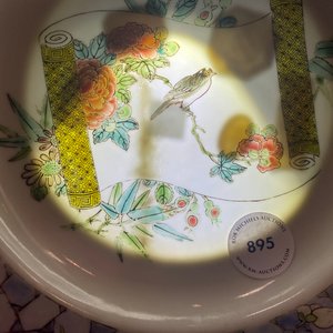 Une assiette en porcelaine de Chine famille rose au dos rouge de rubis, Yongzheng — photo 11