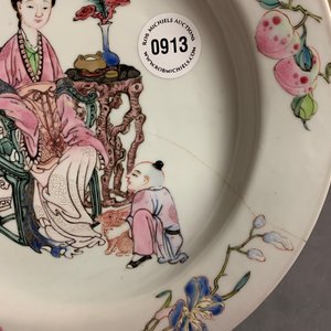 Une assiette en porcelaine de Chine famille rose au dos 'rouge rubis', Yongzheng — photo 5