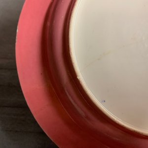 Une assiette en porcelaine de Chine famille rose au dos 'rouge rubis', Yongzheng — photo 6