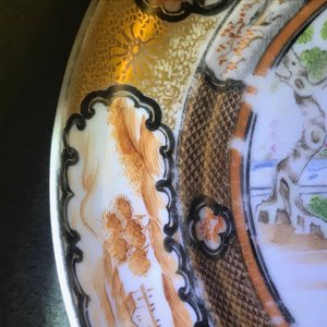 Une assiette en porcelaine de Chine famille rose de type 'Rockefeller', Jiaqing — photo 9